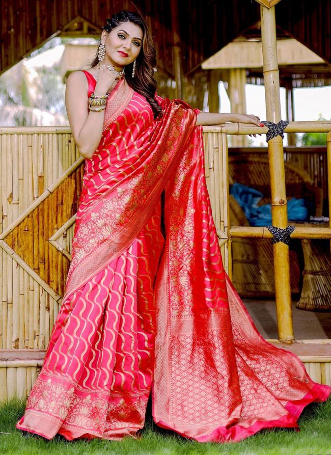 Banarasi Silk Rani Pink Traditional Wear Weaving Saree